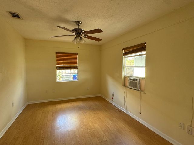 364 16th Street SW, Vero Beach, FL 32962