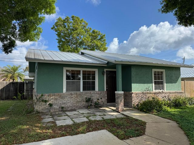 364 16th Street SW, Vero Beach, FL 32962