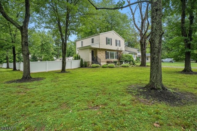 80 Briarwood Drive West, Berkeley Heights Twp., NJ 07922