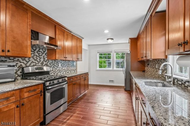 80 Briarwood Drive West, Berkeley Heights Twp., NJ 07922
