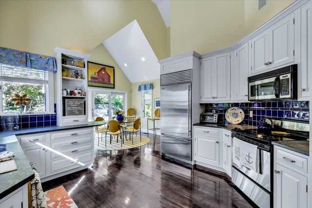 100 The Paddock Cir, Mashpee, MA 02649