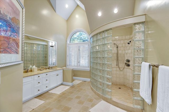 100 The Paddock Cir, Mashpee, MA 02649