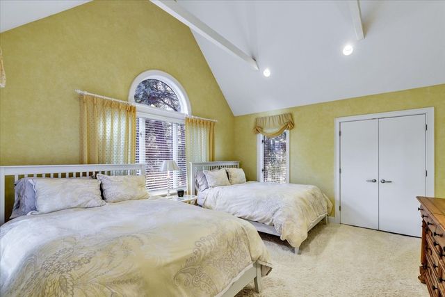 100 The Paddock Cir, Mashpee, MA 02649