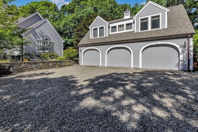 100 The Paddock Cir, Mashpee, MA 02649