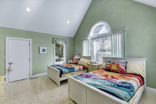 100 The Paddock Cir, Mashpee, MA 02649