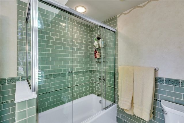 100 The Paddock Cir, Mashpee, MA 02649