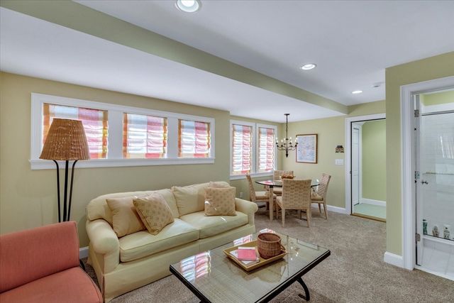 100 The Paddock Cir, Mashpee, MA 02649