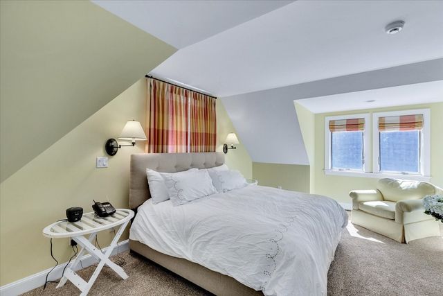 100 The Paddock Cir, Mashpee, MA 02649