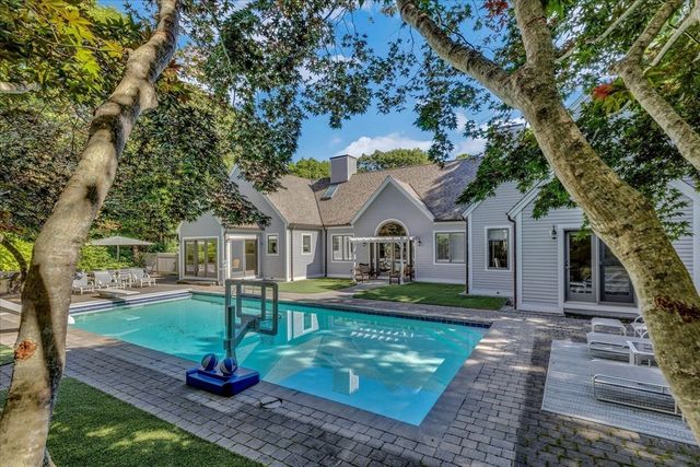 100 The Paddock Cir, Mashpee, MA 02649