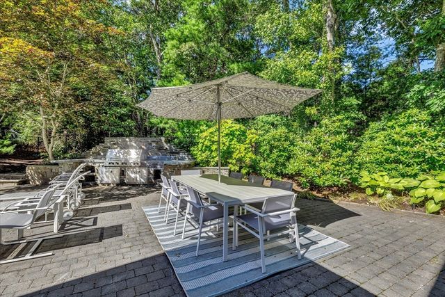 100 The Paddock Cir, Mashpee, MA 02649