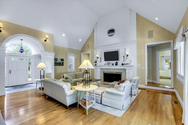 100 The Paddock Cir, Mashpee, MA 02649