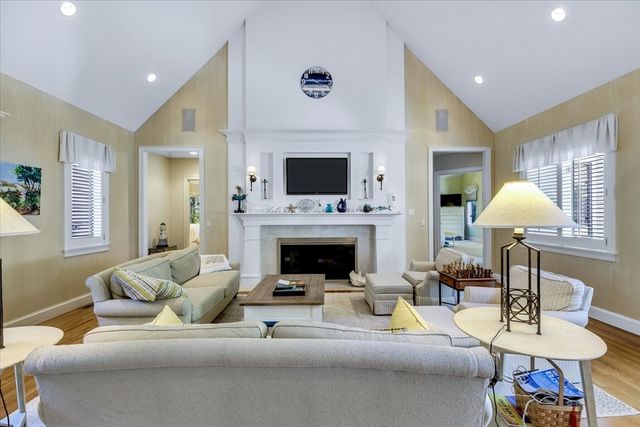 100 The Paddock Cir, Mashpee, MA 02649