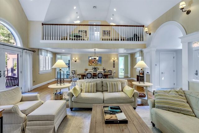 100 The Paddock Cir, Mashpee, MA 02649