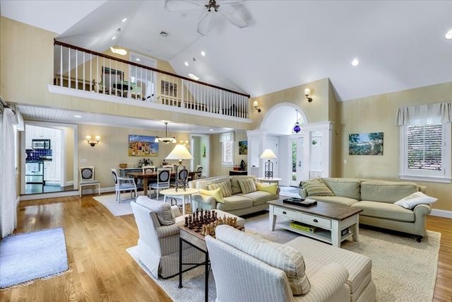 100 The Paddock Cir, Mashpee, MA 02649