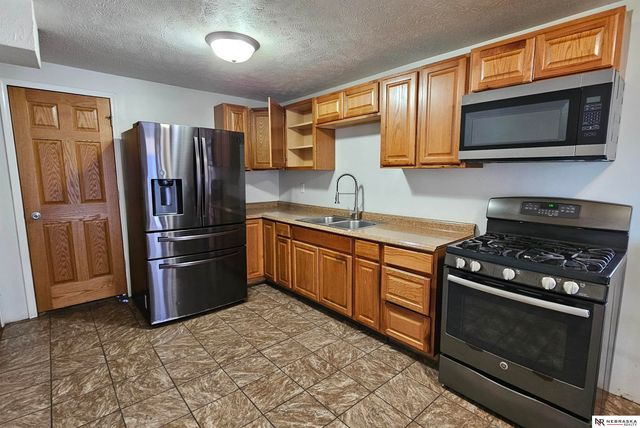 4515 S 17th Street, Omaha, NE 68107