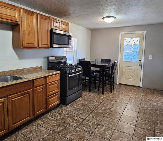 4515 S 17th Street, Omaha, NE 68107