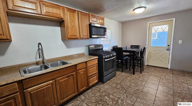 4515 S 17th Street, Omaha, NE 68107