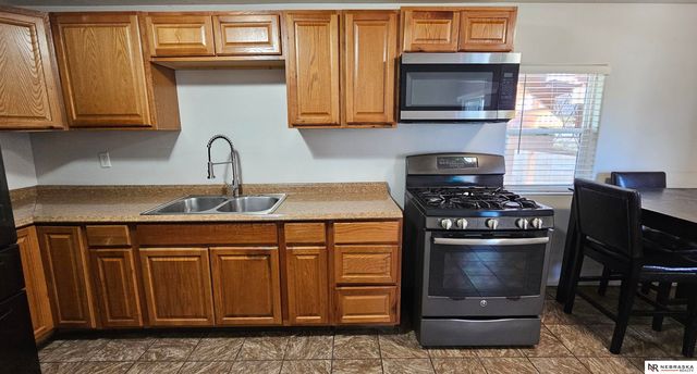 4515 S 17th Street, Omaha, NE 68107