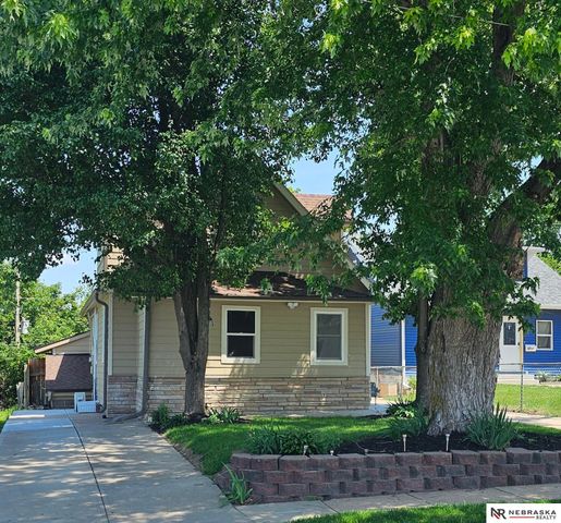 4515 S 17th Street, Omaha, NE 68107