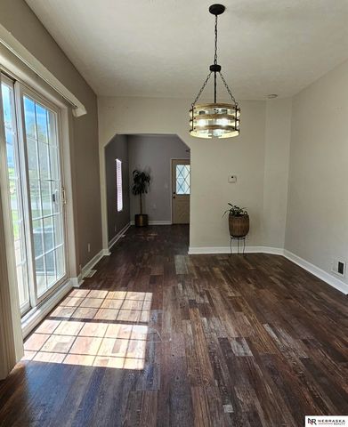 4515 S 17th Street, Omaha, NE 68107