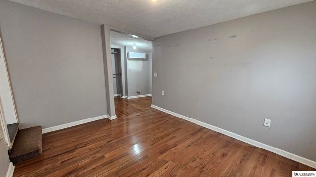 4515 S 17th Street, Omaha, NE 68107