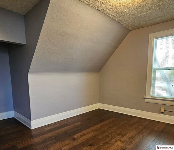 4515 S 17th Street, Omaha, NE 68107