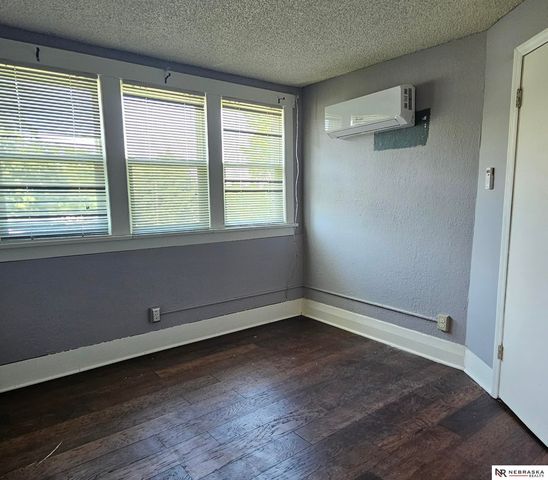4515 S 17th Street, Omaha, NE 68107