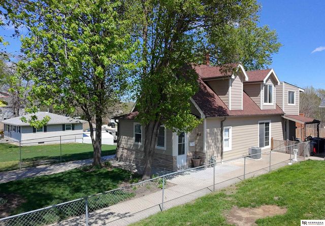 4515 S 17th Street, Omaha, NE 68107