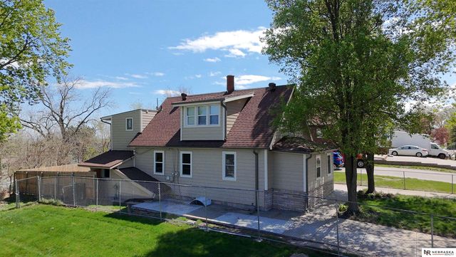 4515 S 17th Street, Omaha, NE 68107