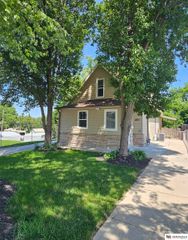 4515 S 17th Street, Omaha, NE 68107