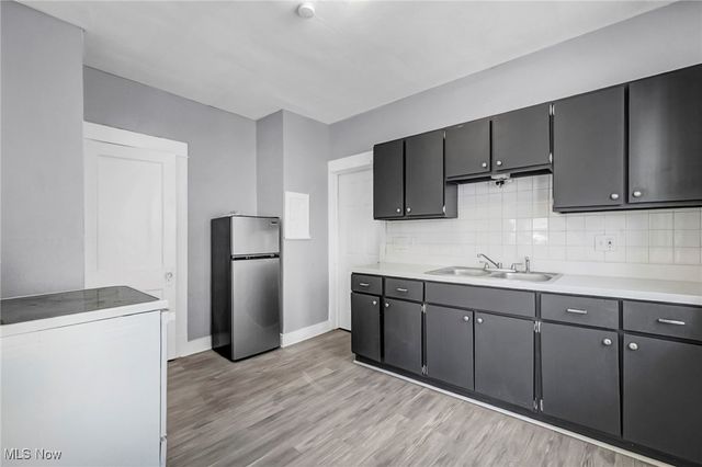 1854 Grantham Road, Cleveland, OH 44112