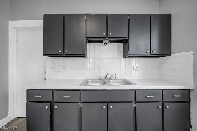 1854 Grantham Road, Cleveland, OH 44112