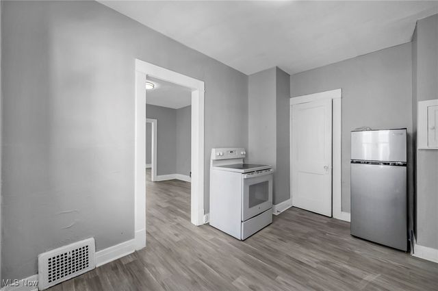 1854 Grantham Road, Cleveland, OH 44112