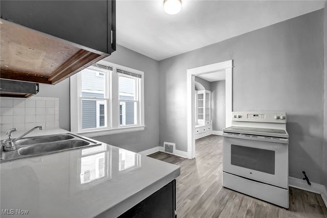 1854 Grantham Road, Cleveland, OH 44112