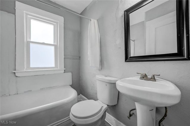 1854 Grantham Road, Cleveland, OH 44112