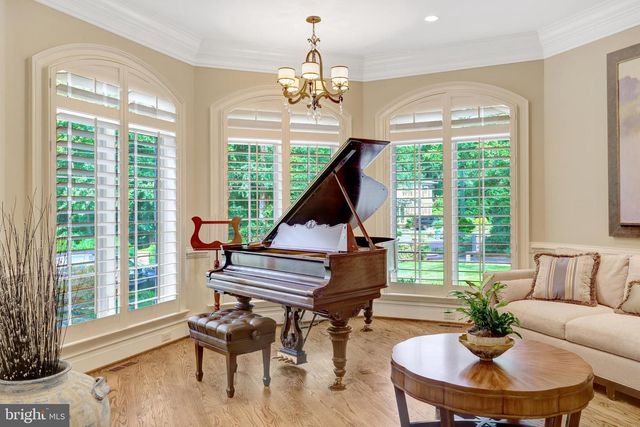 1239 DALEVIEW DR, Mclean, VA 22102