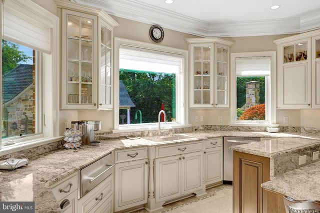 1239 DALEVIEW DR, Mclean, VA 22102