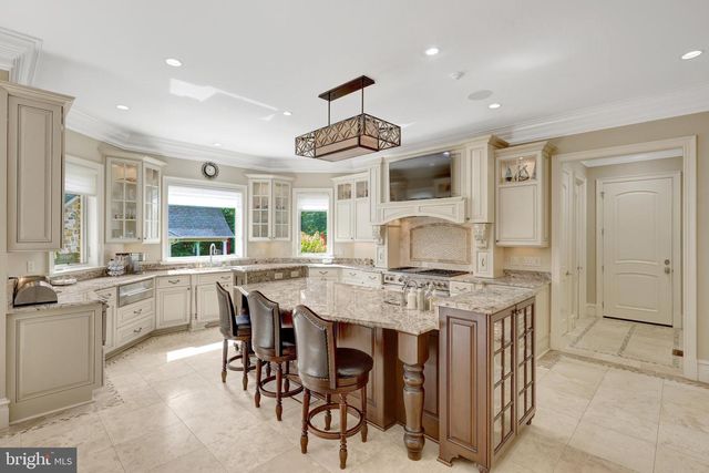 1239 DALEVIEW DR, Mclean, VA 22102