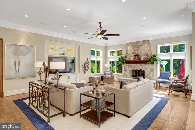 1239 DALEVIEW DR, Mclean, VA 22102