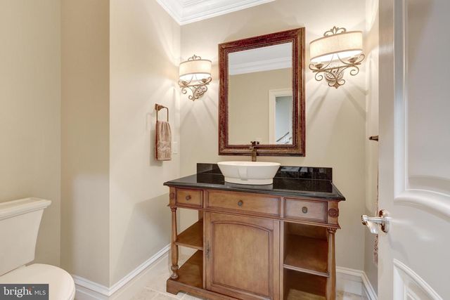 1239 DALEVIEW DR, Mclean, VA 22102