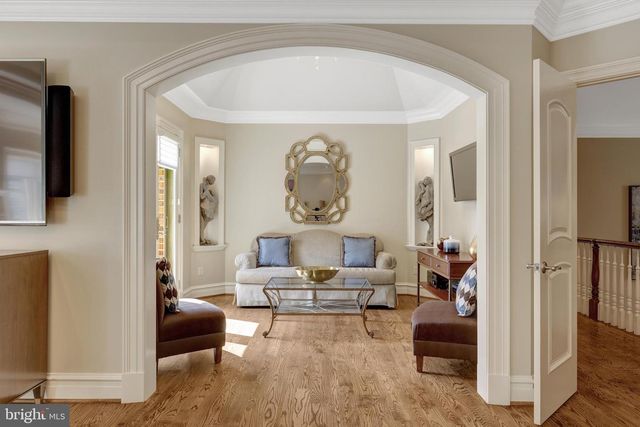 1239 DALEVIEW DR, Mclean, VA 22102