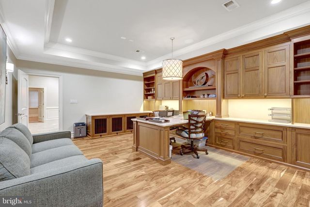 1239 DALEVIEW DR, Mclean, VA 22102