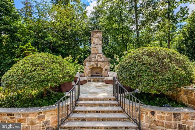 1239 DALEVIEW DR, Mclean, VA 22102