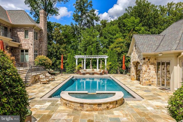 1239 DALEVIEW DR, Mclean, VA 22102