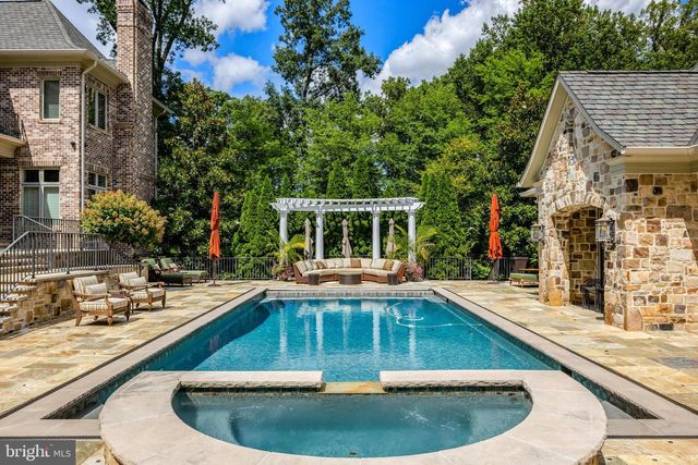 1239 DALEVIEW DR, Mclean, VA 22102