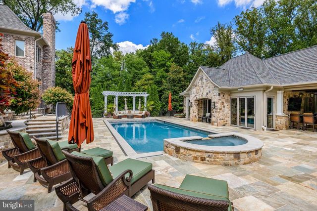 1239 DALEVIEW DR, Mclean, VA 22102