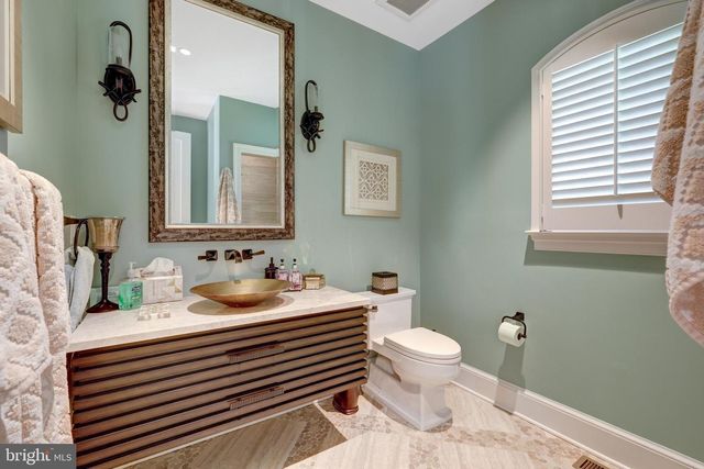 1239 DALEVIEW DR, Mclean, VA 22102