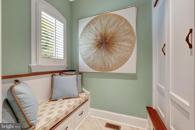 1239 DALEVIEW DR, Mclean, VA 22102