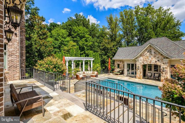 1239 DALEVIEW DR, Mclean, VA 22102