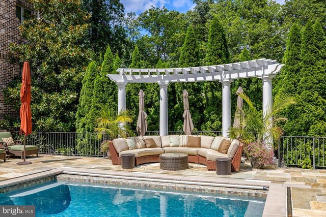 1239 DALEVIEW DR, Mclean, VA 22102